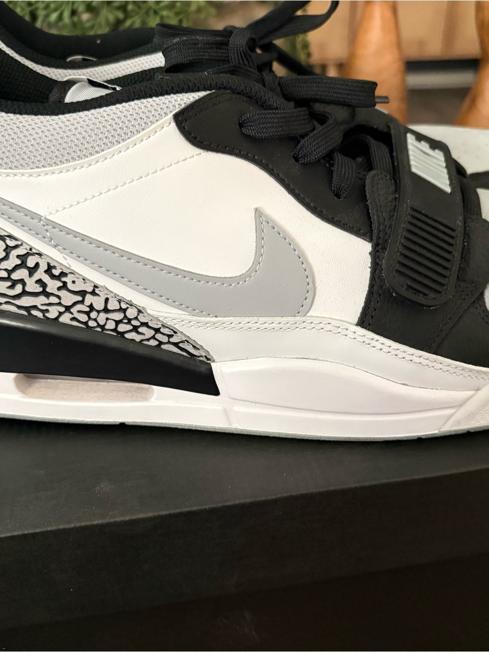 Men’s Jordan 312 Legacy size 13 White, Black & wolf Gray Low Like New
